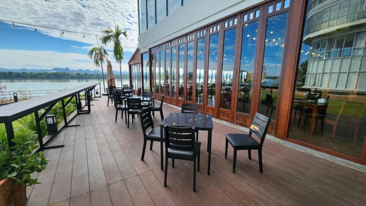 Blu Hotel Nakhon Phanom Buitenkant foto