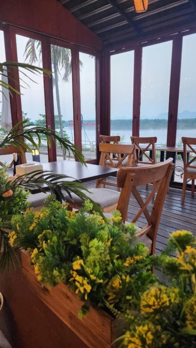 Blu Hotel Nakhon Phanom Buitenkant foto
