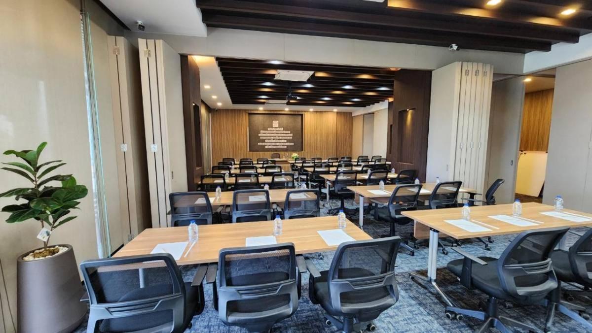 Blu Hotel Nakhon Phanom Buitenkant foto