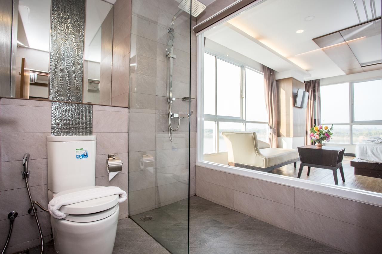 Blu Hotel Nakhon Phanom Buitenkant foto